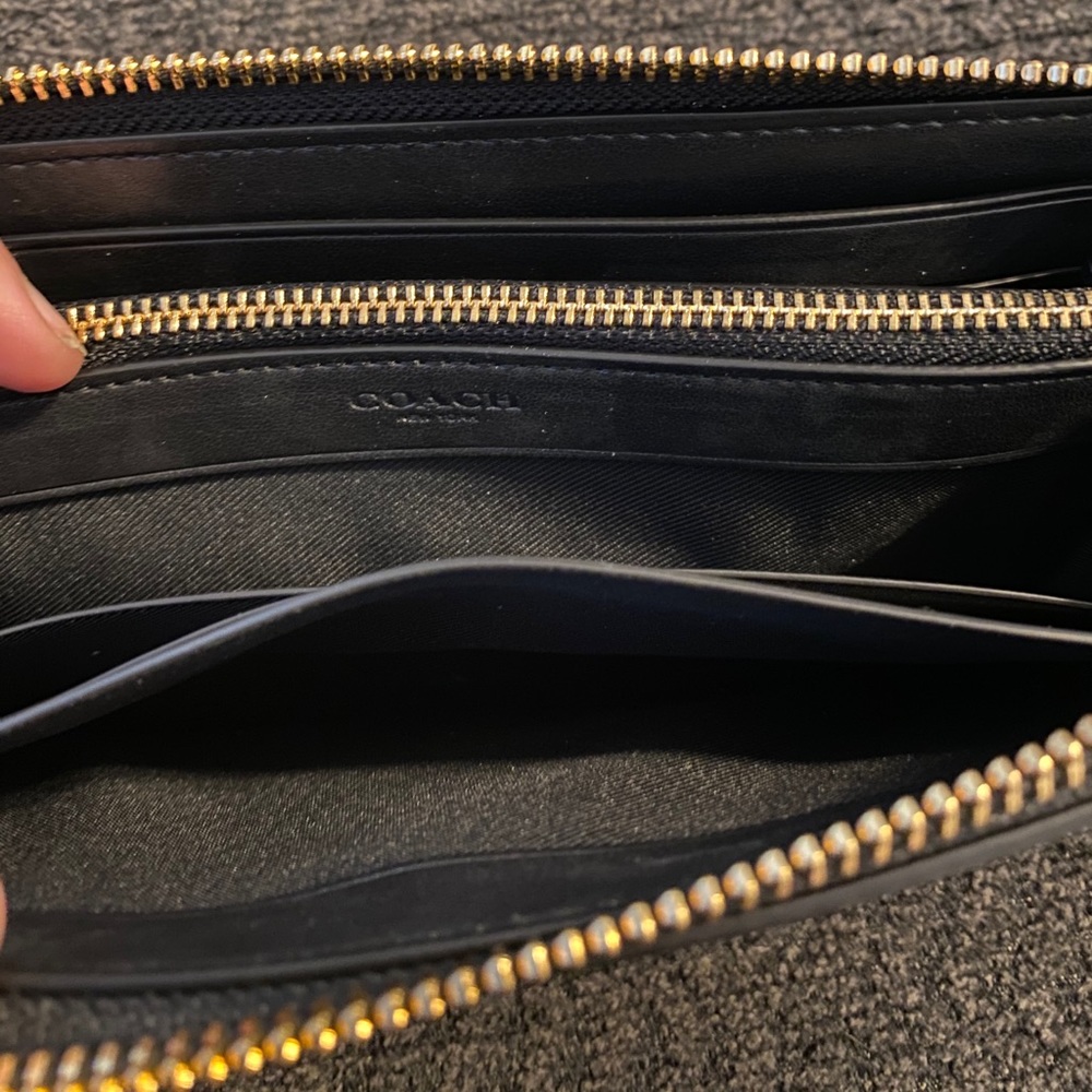 Coach Wallets - Picture 5 of 8